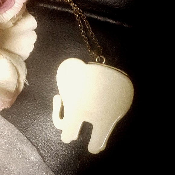Big elephant charm necklace - Picture 2 of 3